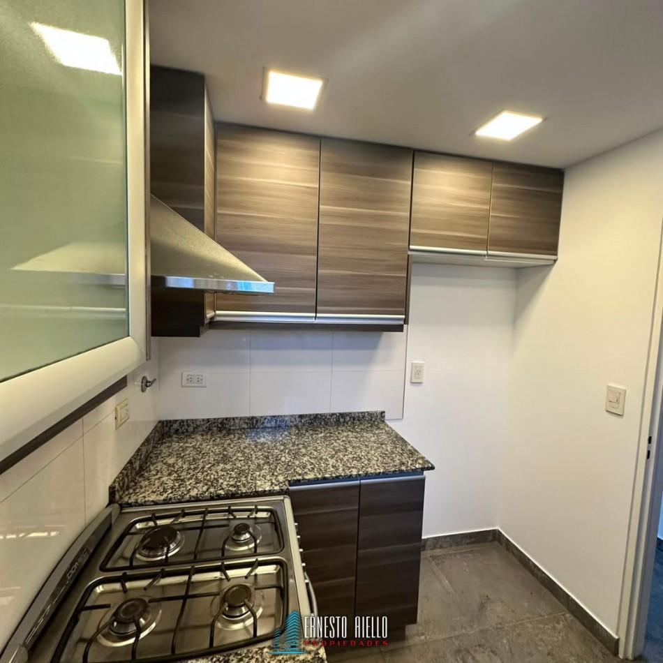 Foto de ALQUILER DEPARTAMENTO TRES AMBIENTES CON BALCON Y COCHERA EN SUBSUELO., imagen 5