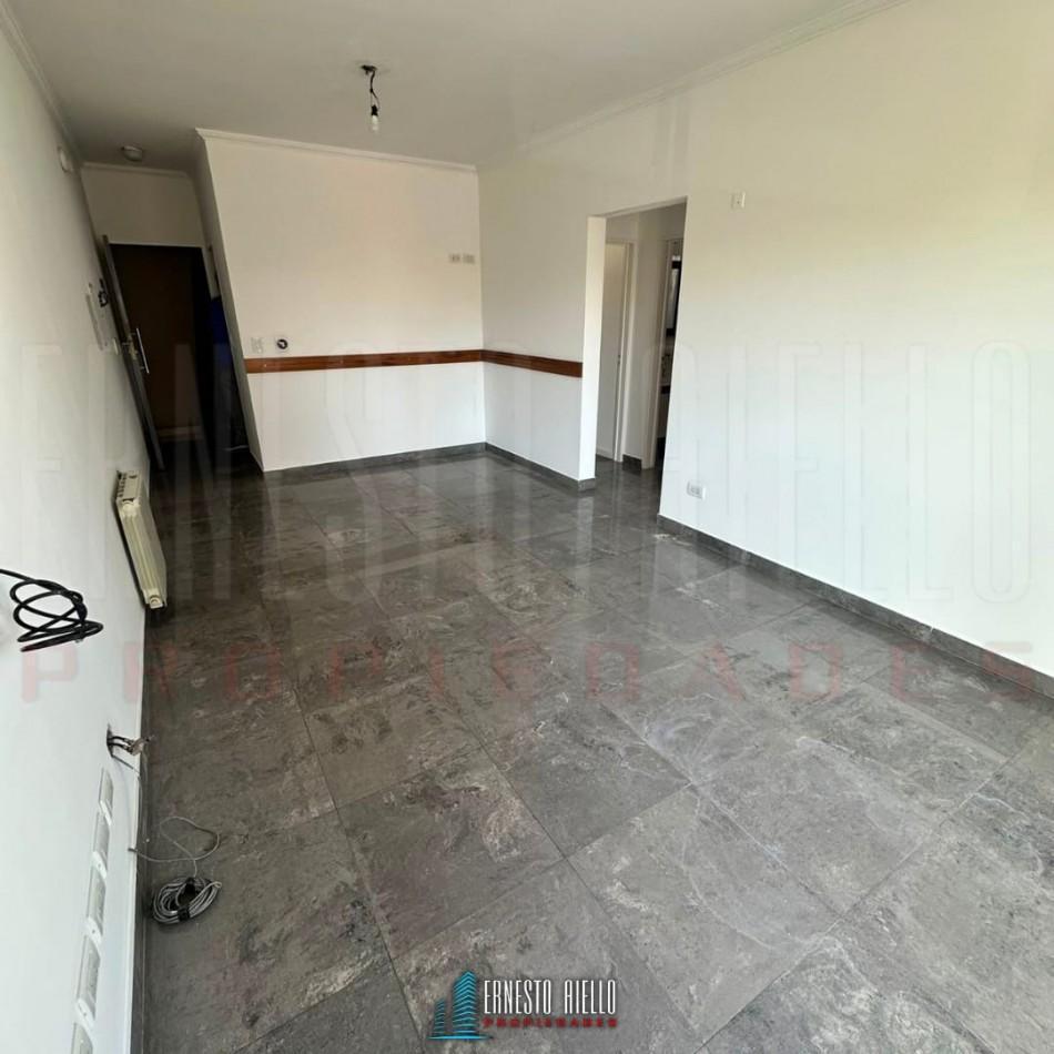 Foto de ALQUILER DEPARTAMENTO TRES AMBIENTES CON BALCON Y COCHERA EN SUBSUELO., imagen 2