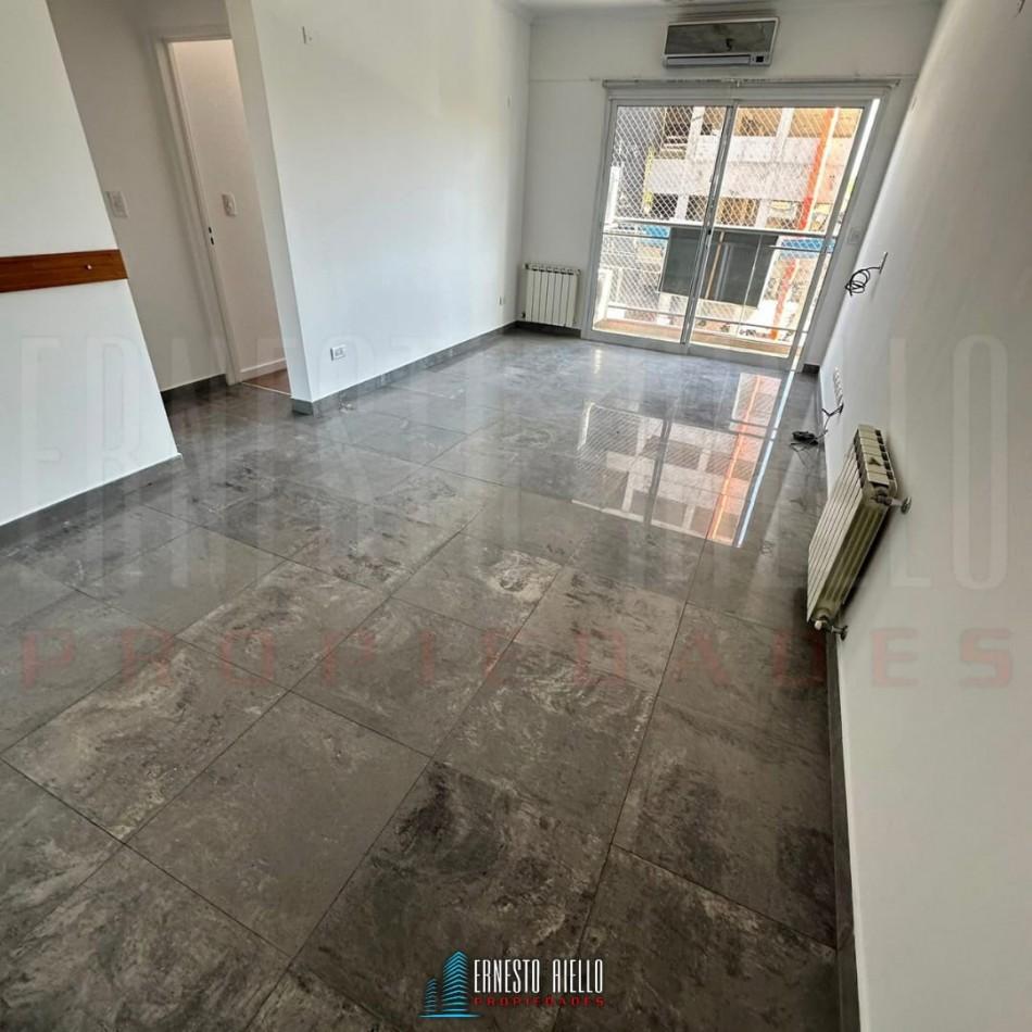 Foto de ALQUILER DEPARTAMENTO TRES AMBIENTES CON BALCON Y COCHERA EN SUBSUELO., imagen 1