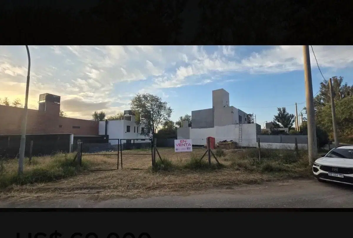 Venta Lote 420m2 en La Carolina 4