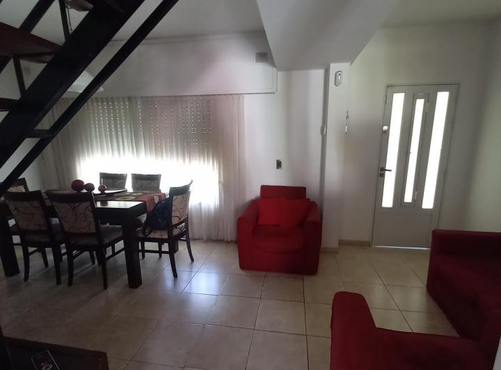 Venta de Casa en Rosario de 4 dormitorios cochera jardin patio terraza y cochera 2