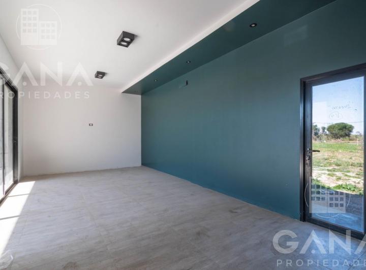 Foto de Venta de Casa en Ibarlucea de 3 dormitorios con pileta y parrillero, imagen 5