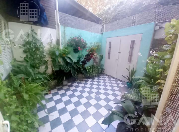 Venta Casa de pasillo de 4 dormitorios , patio y terraza 1
