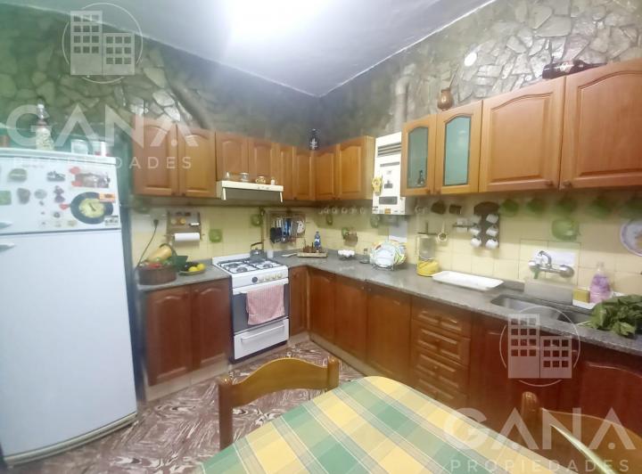 Venta Casa de pasillo de 4 dormitorios , patio y terraza 4