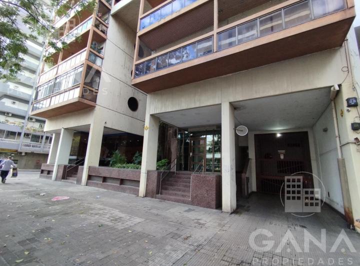 Venta Departamento 4 dormitorios sobre Pellegrini. 4