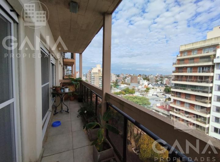 Venta Departamento 4 dormitorios sobre Pellegrini. 3