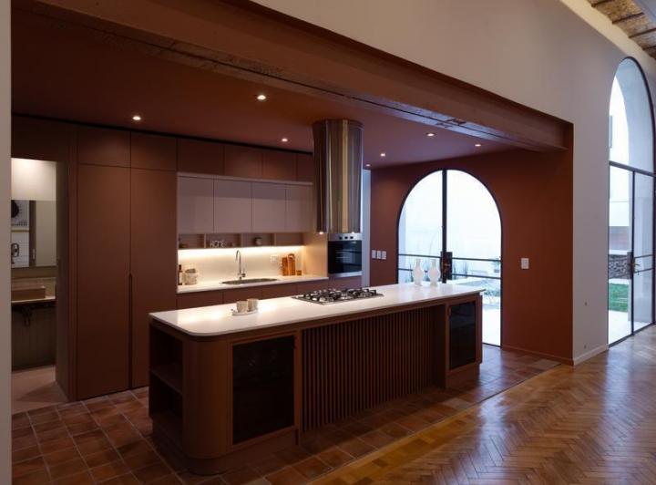 Casa en Venta Pleno Barrio Abasto al frente con 4 dormitorios, cochera , patio,  terraza y pileta. 5