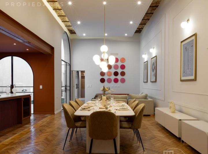 Casa en Venta Pleno Barrio Abasto al frente con 4 dormitorios, cochera , patio,  terraza y pileta. 2