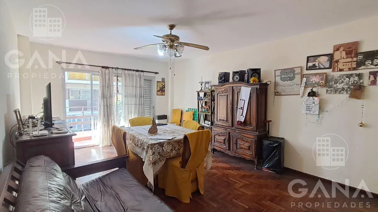Venta Departamento 2 dormitorios balcon frente excelente ubicacion 4
