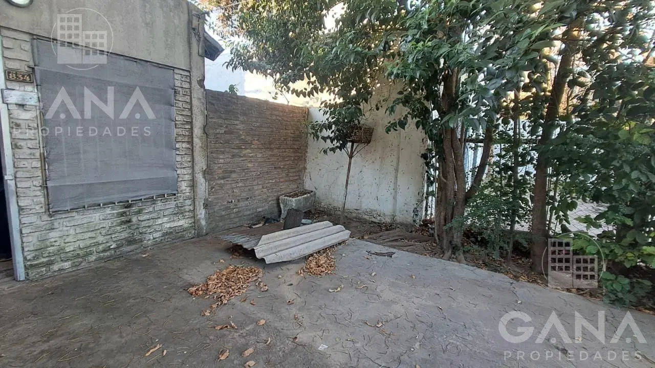Venta casa en Granadero Baigorria de 2 dormitorios. A REFACCIONAR 2