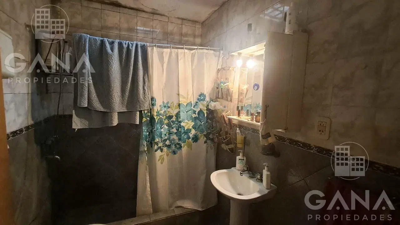 Venta casa en Granadero Baigorria de 2 dormitorios. A REFACCIONAR 3