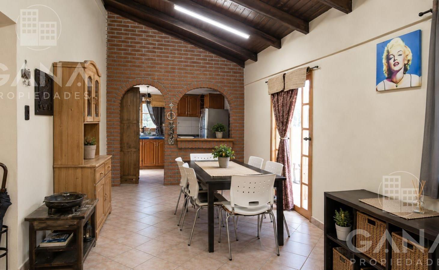 Venta casa en Granadero Baigorria de 2 dormitorios. A REFACCIONAR