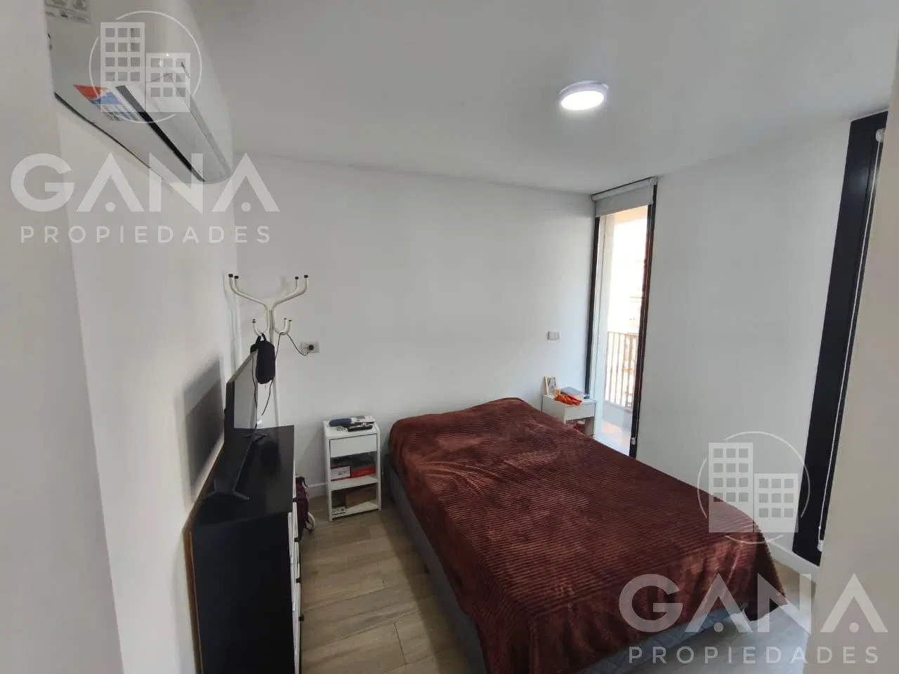 Departamento en venta de 1 dormitorio con balcón al frente 2