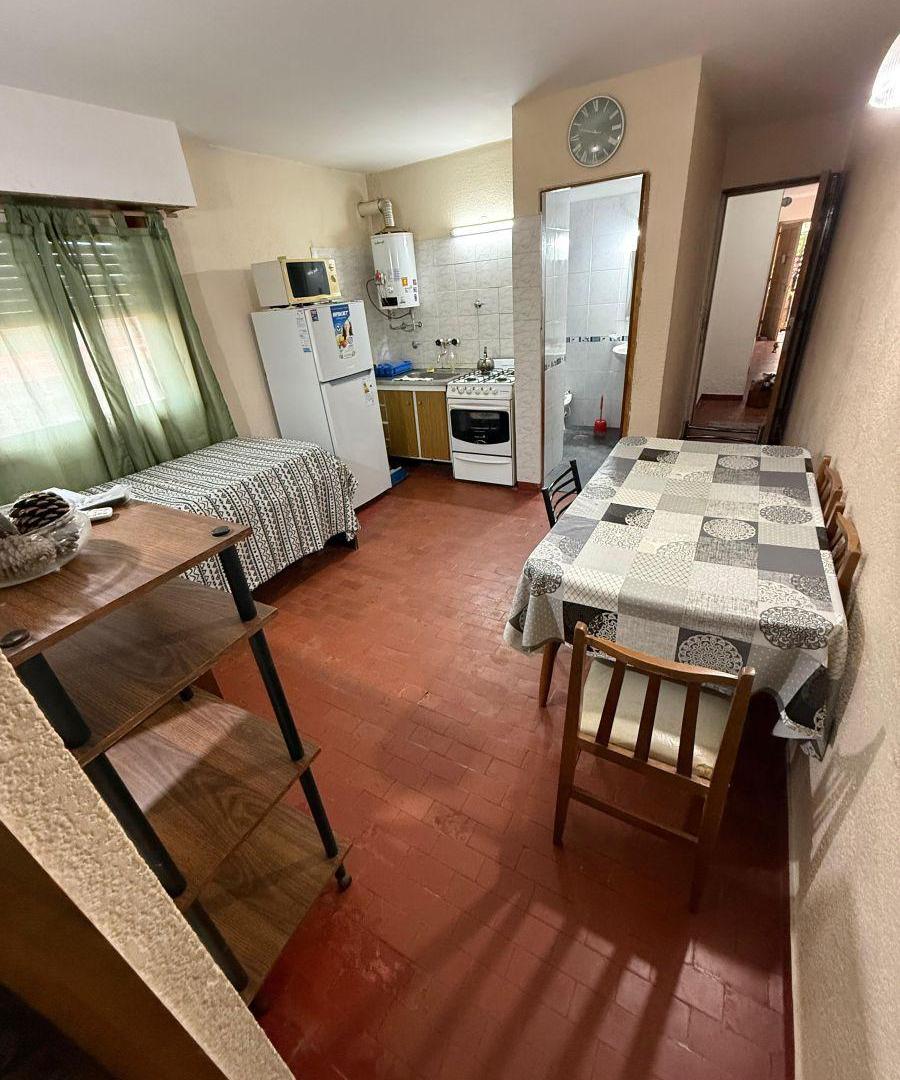Foto de Departamento de 2 amb. en venta, en Villa Gesell zona céntrica, imagen 1