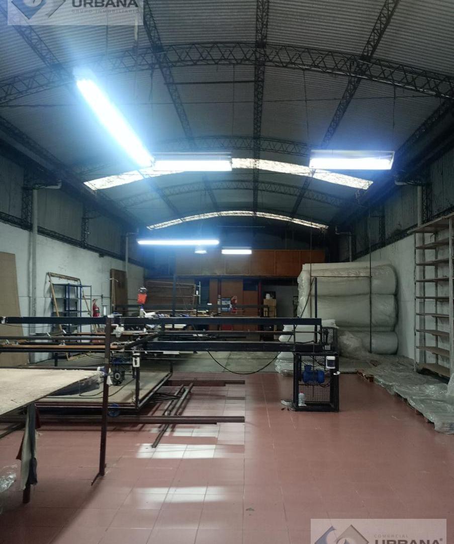 Foto de Excelente galpón 150 mts de Avda Yrigoyen, imagen 3