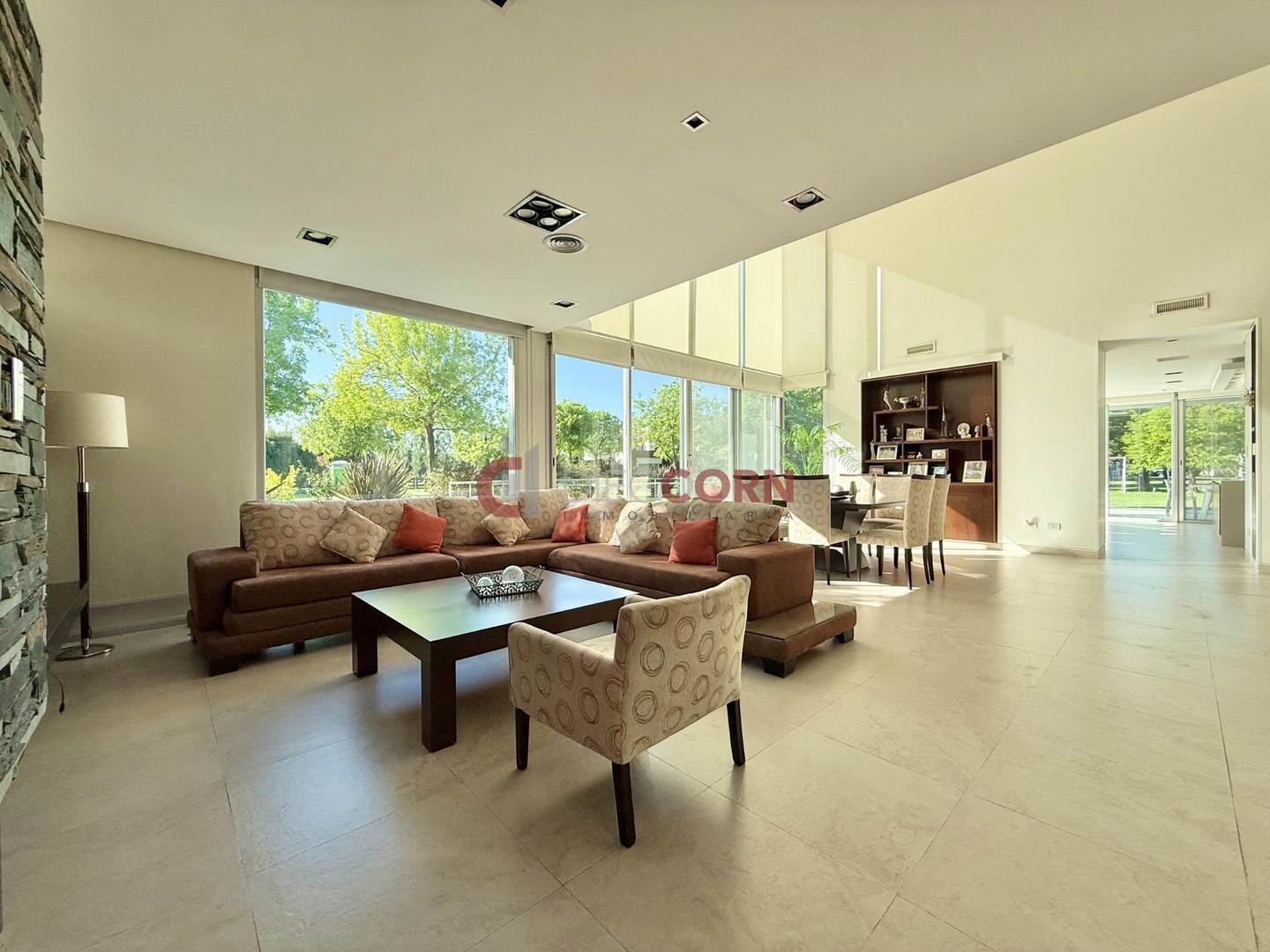 Venta Casa 7 AMB, central, fondo verde Terravista