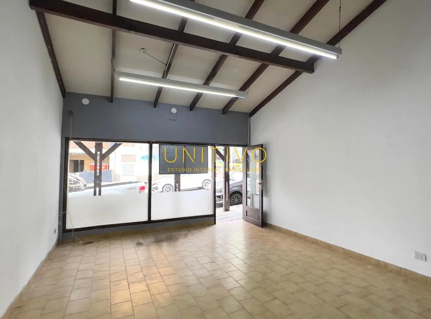ALQUILER - Local Comercial 3