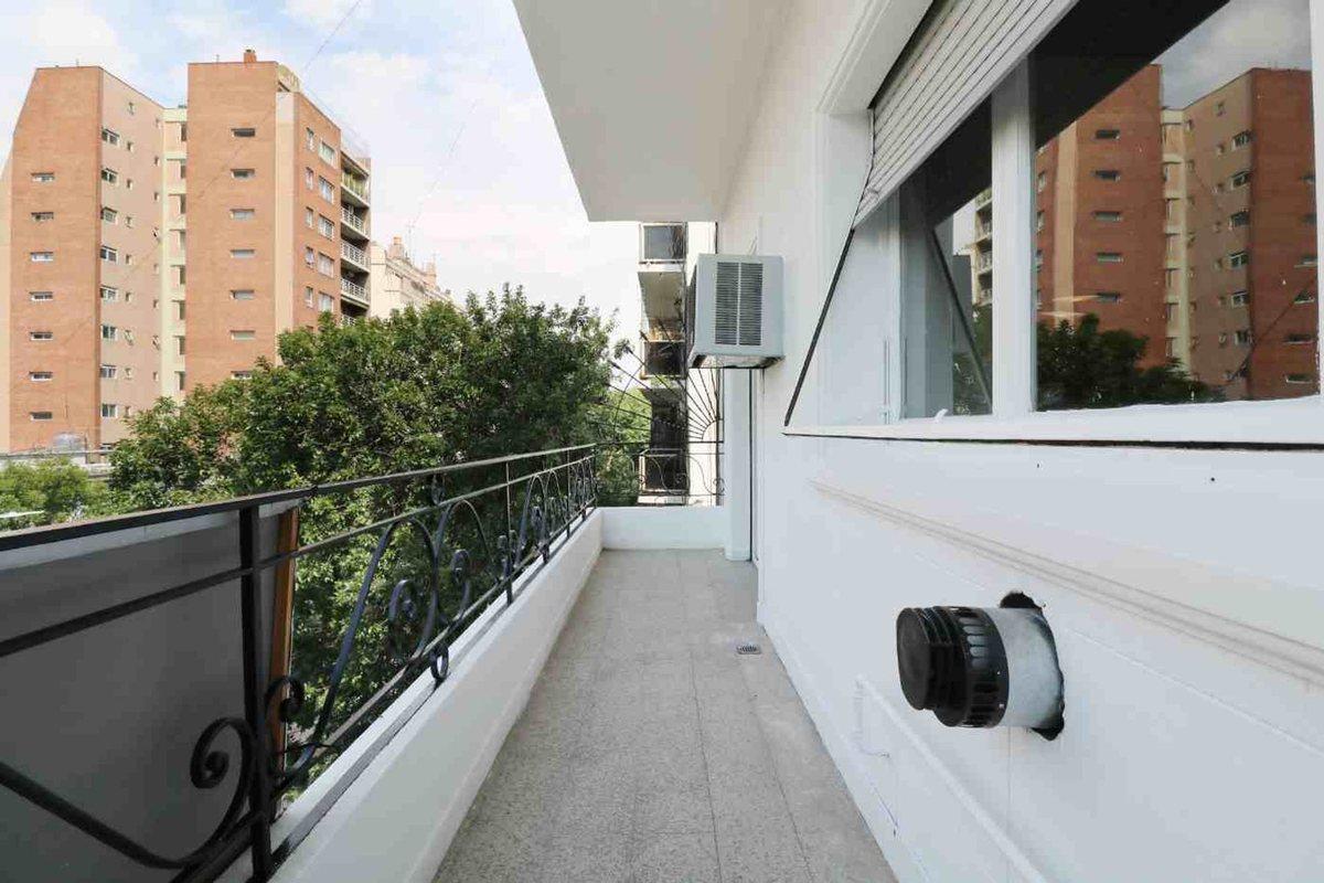 Venta Semipiso 4 Amb C/depen/balcon/cochera - Flores 2