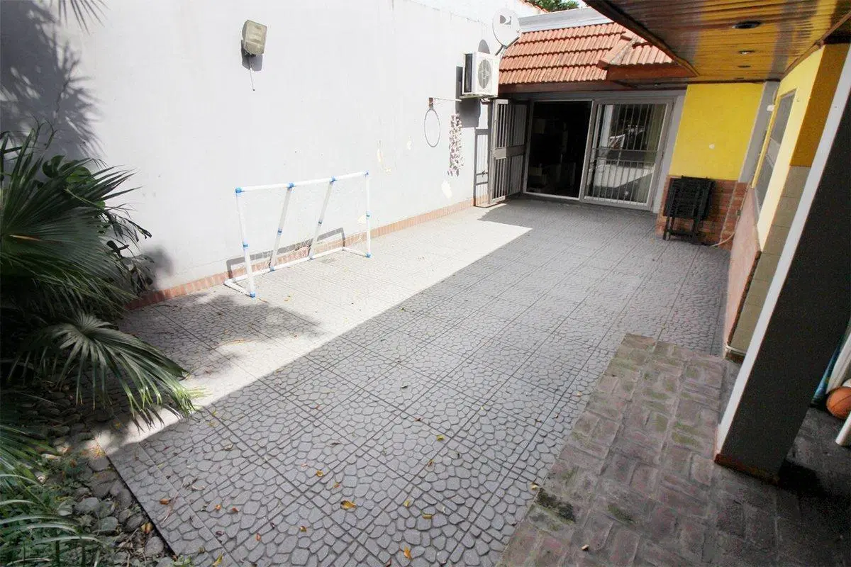 OPORTUNIDAD!!! VENTA CASA 4 AMBIENTES- S. LUGARES 3