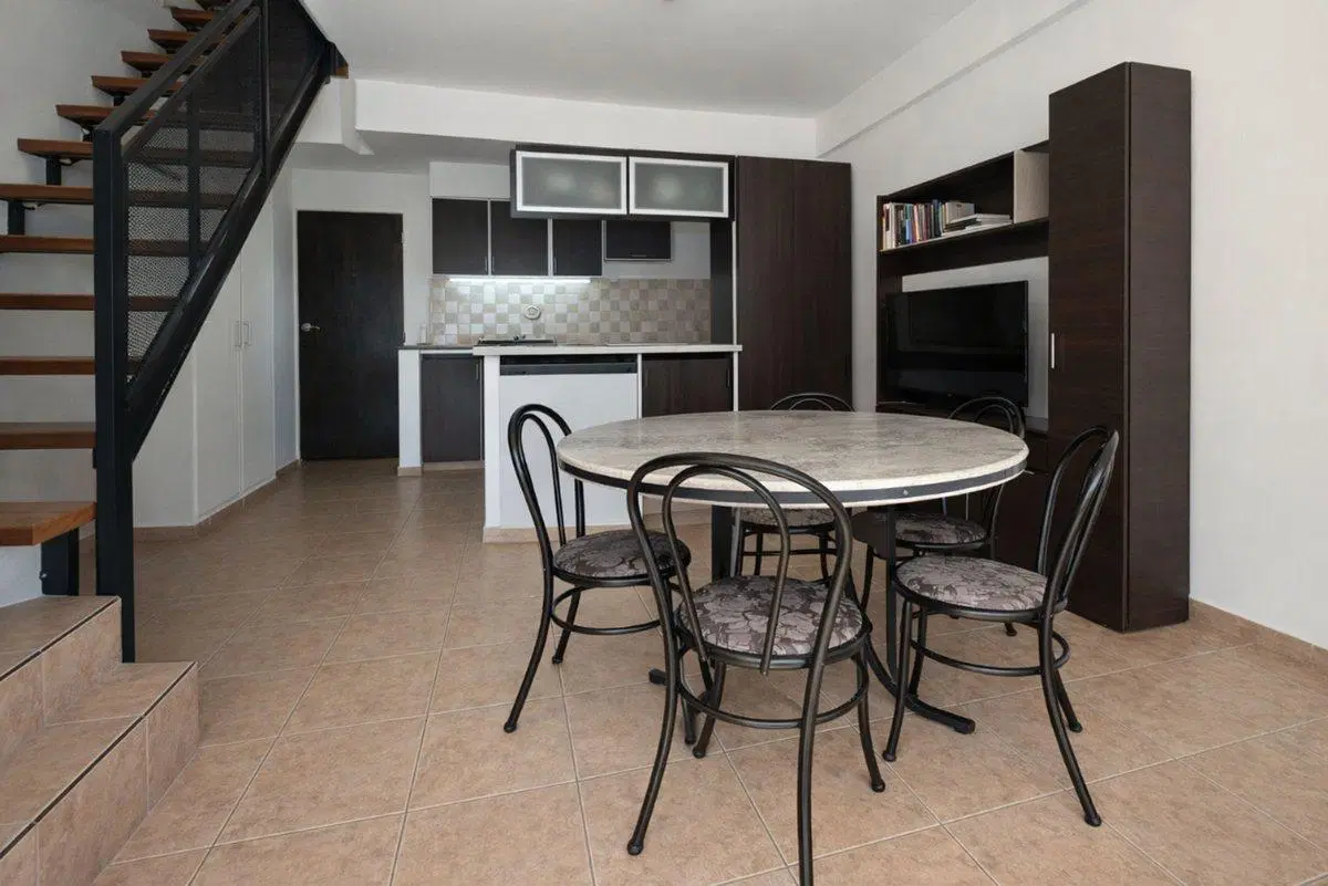 DPTO. EN DUPLEX 2 AMBIENTES CON BALCON Y PATIO 2