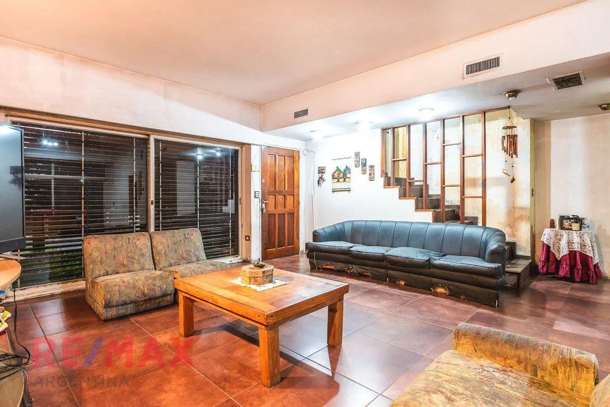 VENTA CASA 6 AMB VILLA SARMIENTO A REFACCIONAR 2