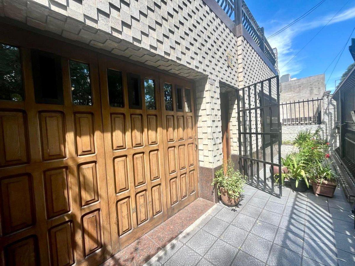 CASA EN VENTA 3 AMBIENTES MATADEROS