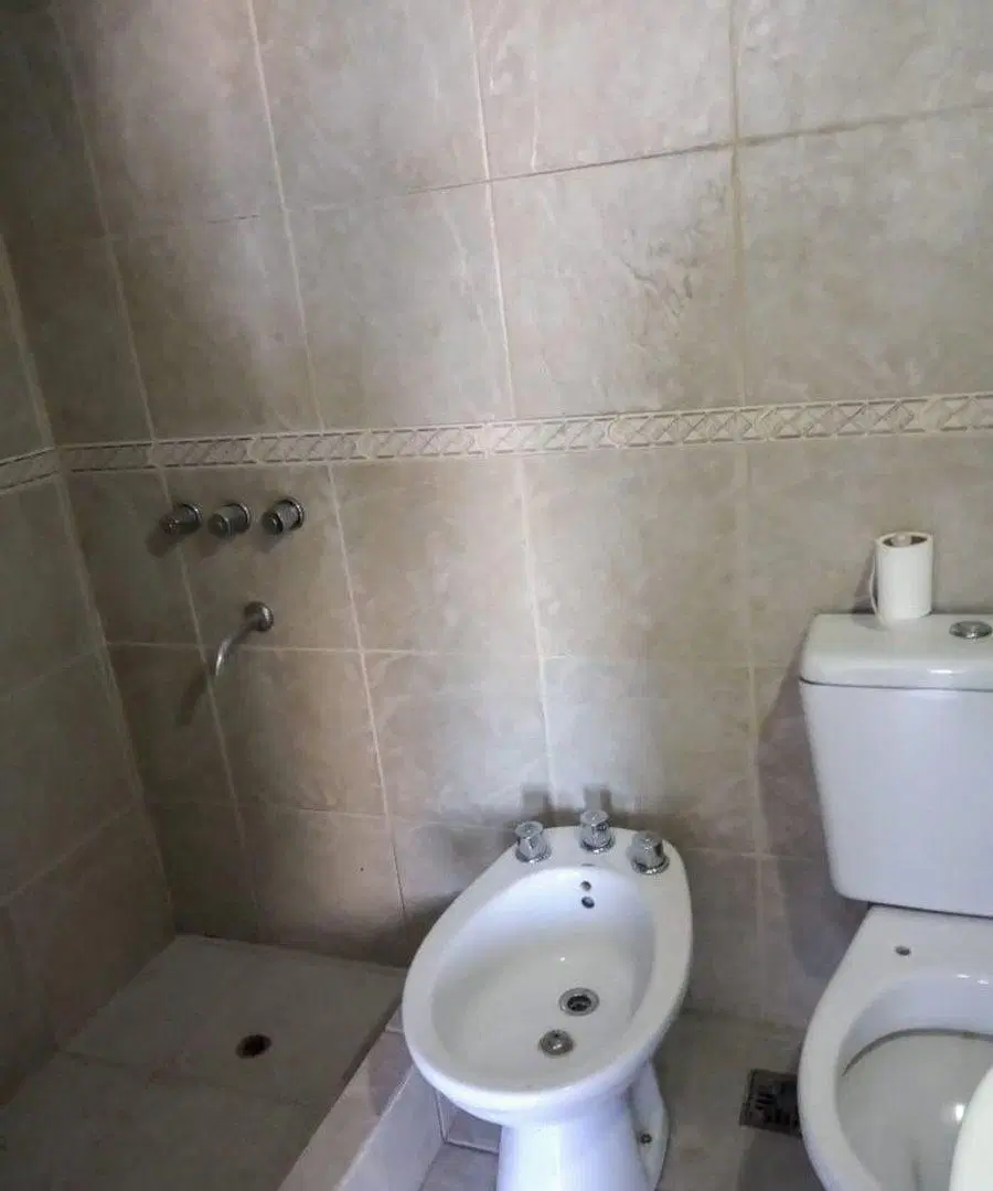 VENTA MONOAMBIENTE CON COCHERA EN MORON 5