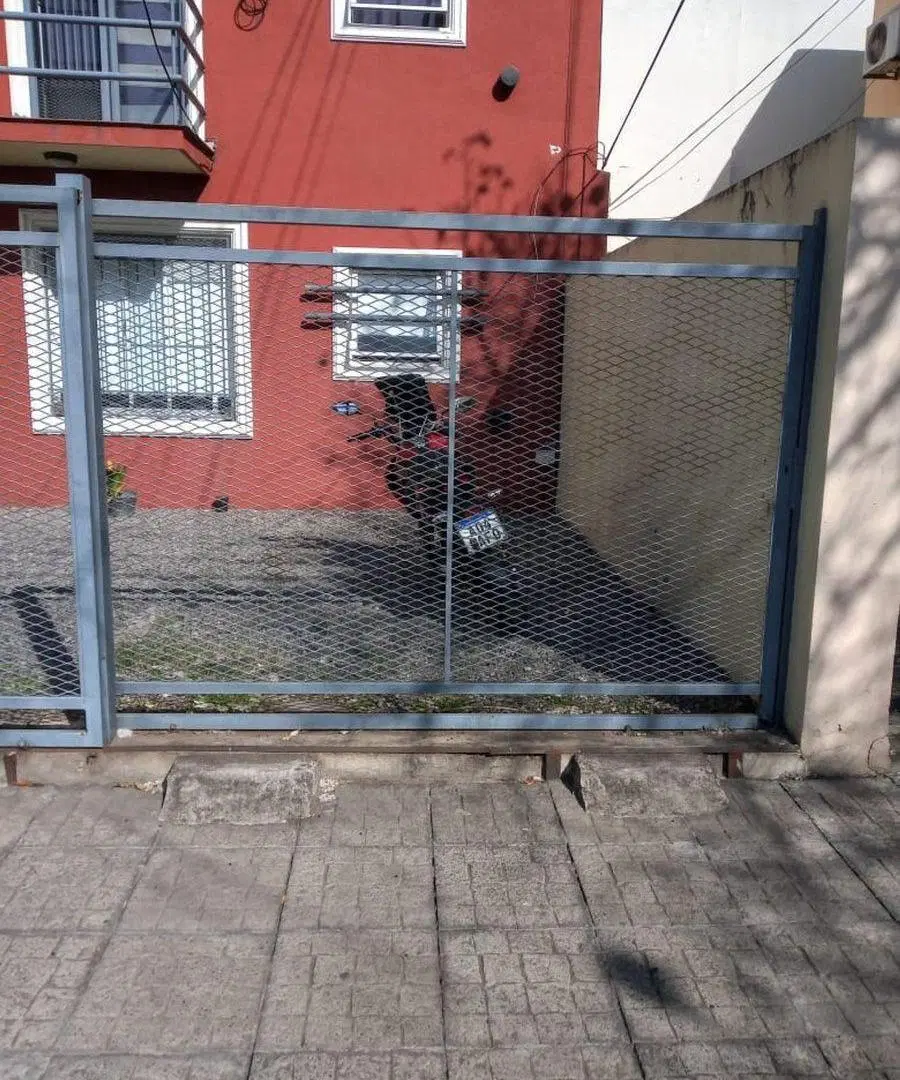 VENTA MONOAMBIENTE CON COCHERA EN MORON 3