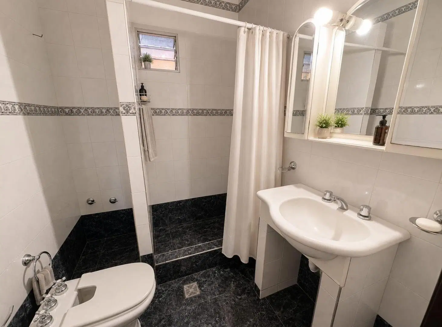 VENTA /PH 5 amb. + local impecable en San Justo 2