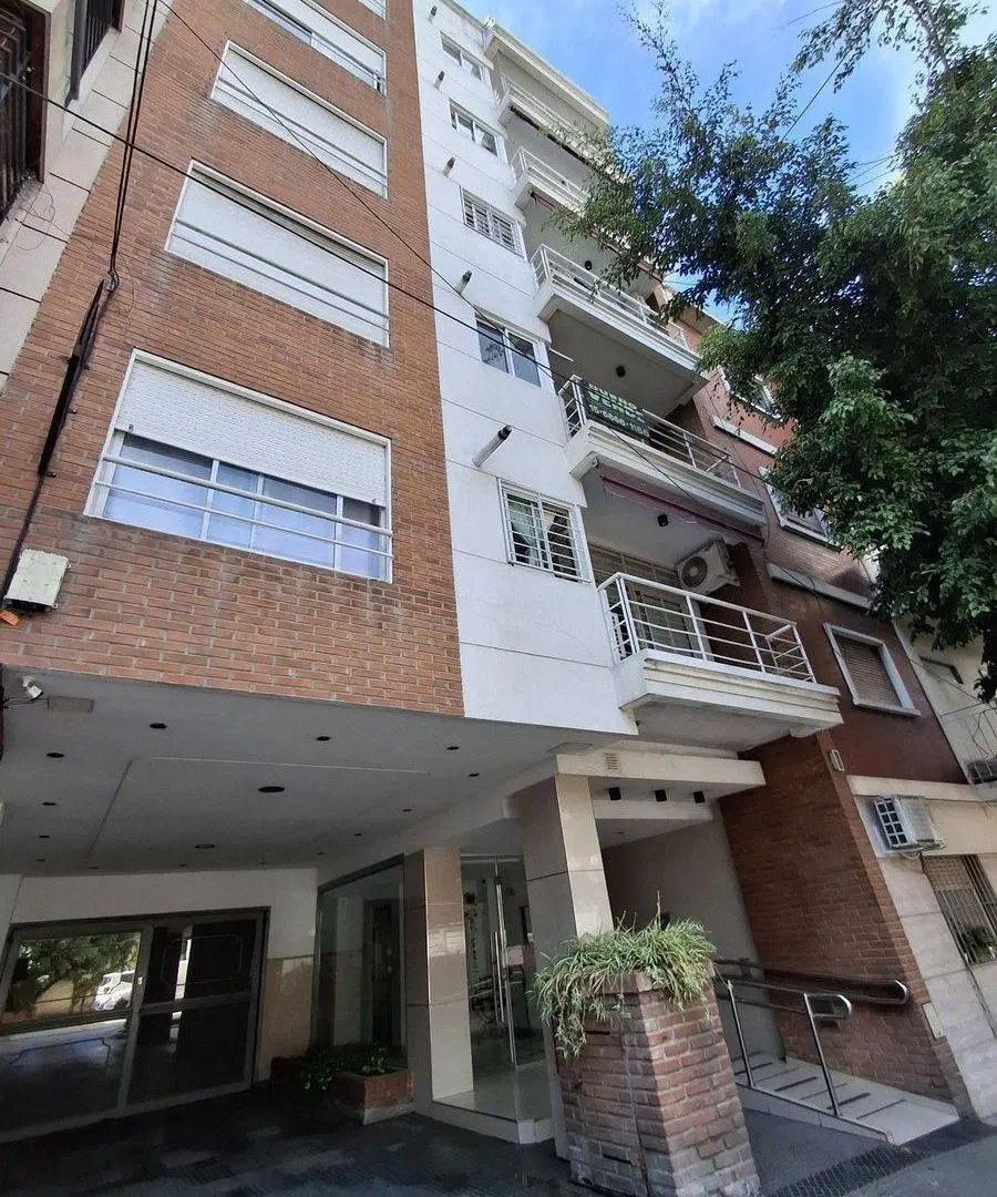 Venta excelente monoambiente con balcon en Flores 4