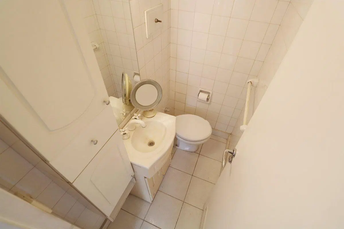 VENTA 4 AMBIENTES + DEPENDENCIA C/ COCHERA FLORES 3
