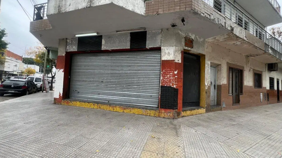 VENTA LOCAL EN ESQUINA ZONA COMERCIAL 4