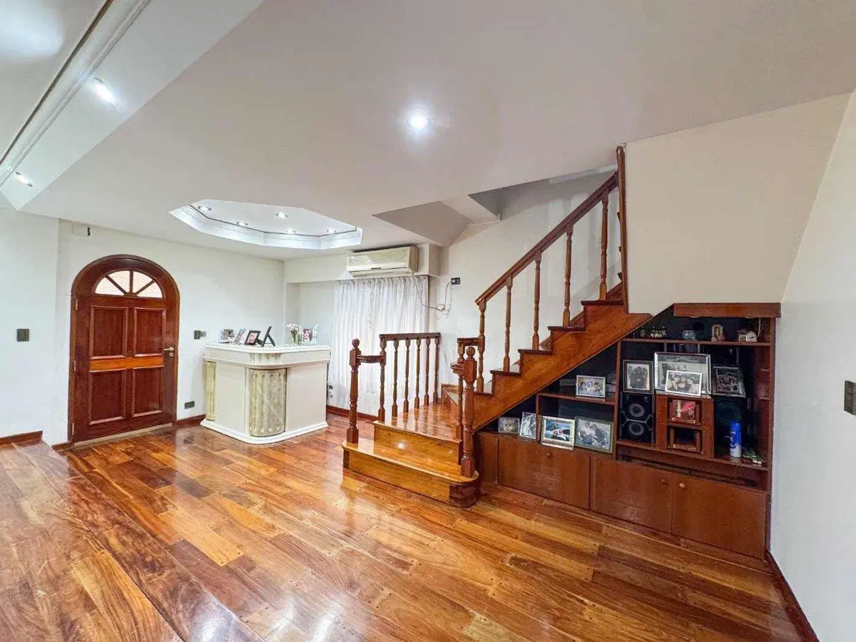 VENTA CASA 5 AMBIENTES CIUDADELA 2