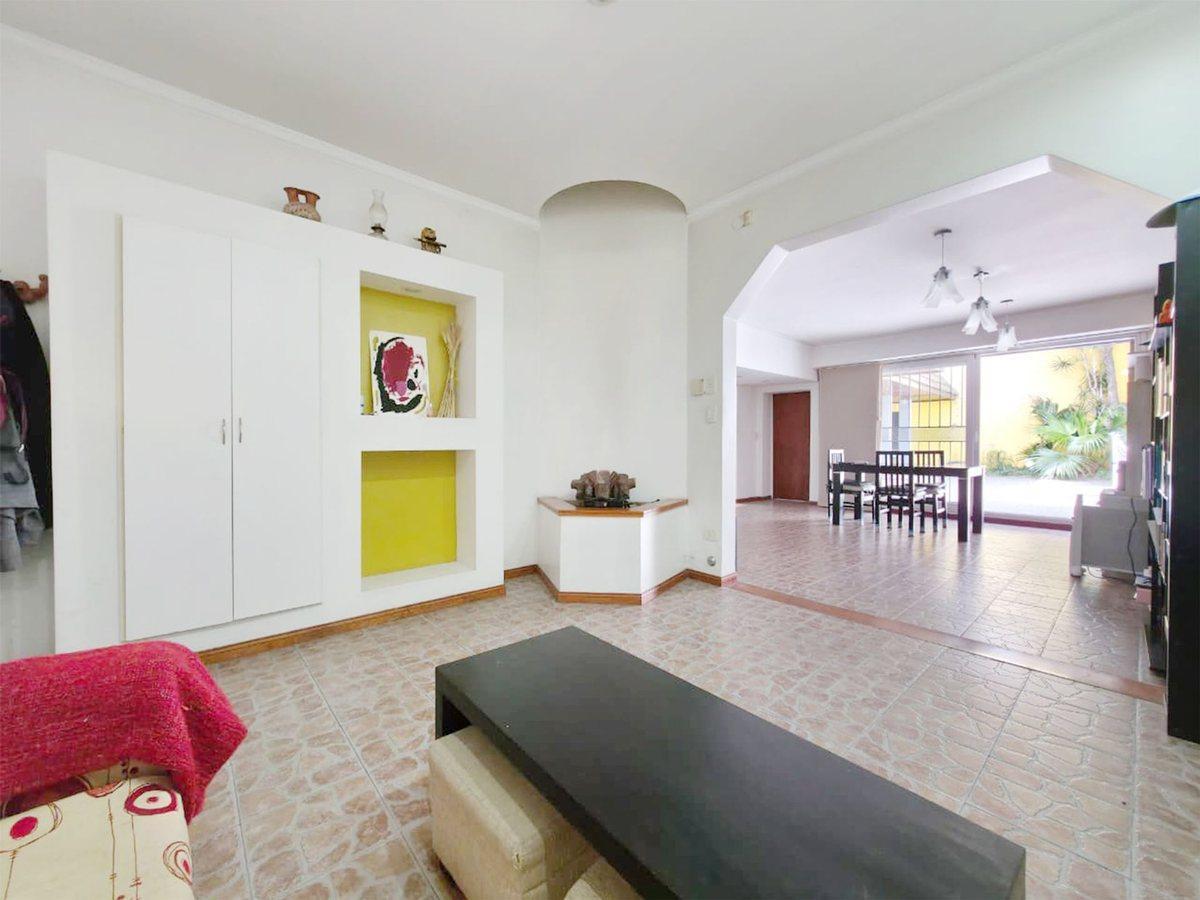 Foto de OPORTUNIDAD!!! VENTA CASA 4 AMBIENTES- S. LUGARES, imagen 2