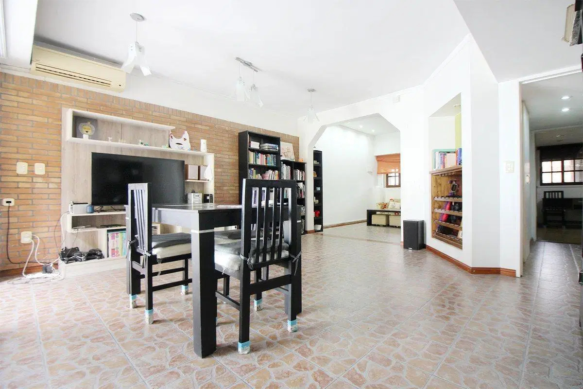 OPORTUNIDAD!!! VENTA CASA 4 AMBIENTES- S. LUGARES 3