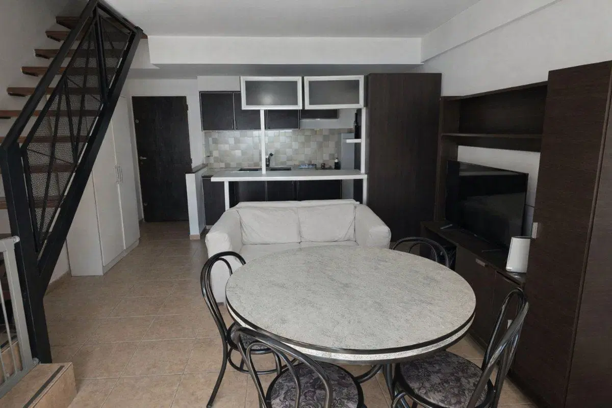 DPTO. EN DUPLEX 2 AMBIENTES CON BALCON Y PATIO 2