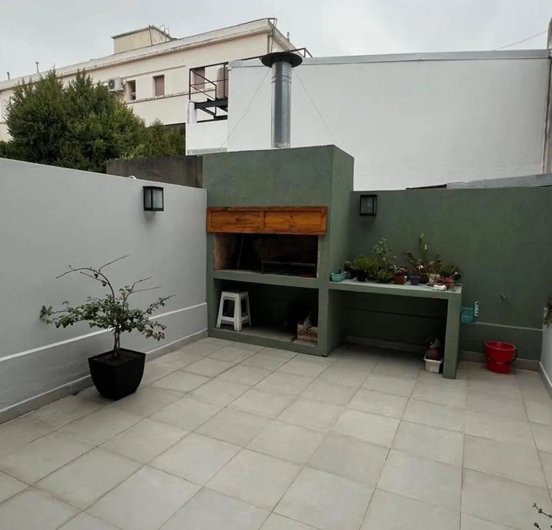 VENTA MONOAMBIENTE CON GRAN PATIO Y PARRILLA 2