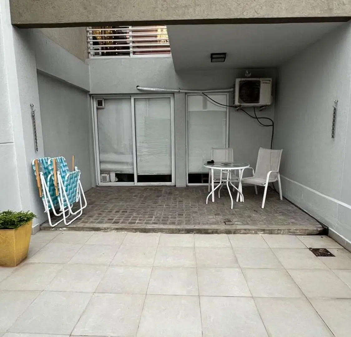 VENTA MONOAMBIENTE CON GRAN PATIO Y PARRILLA 3
