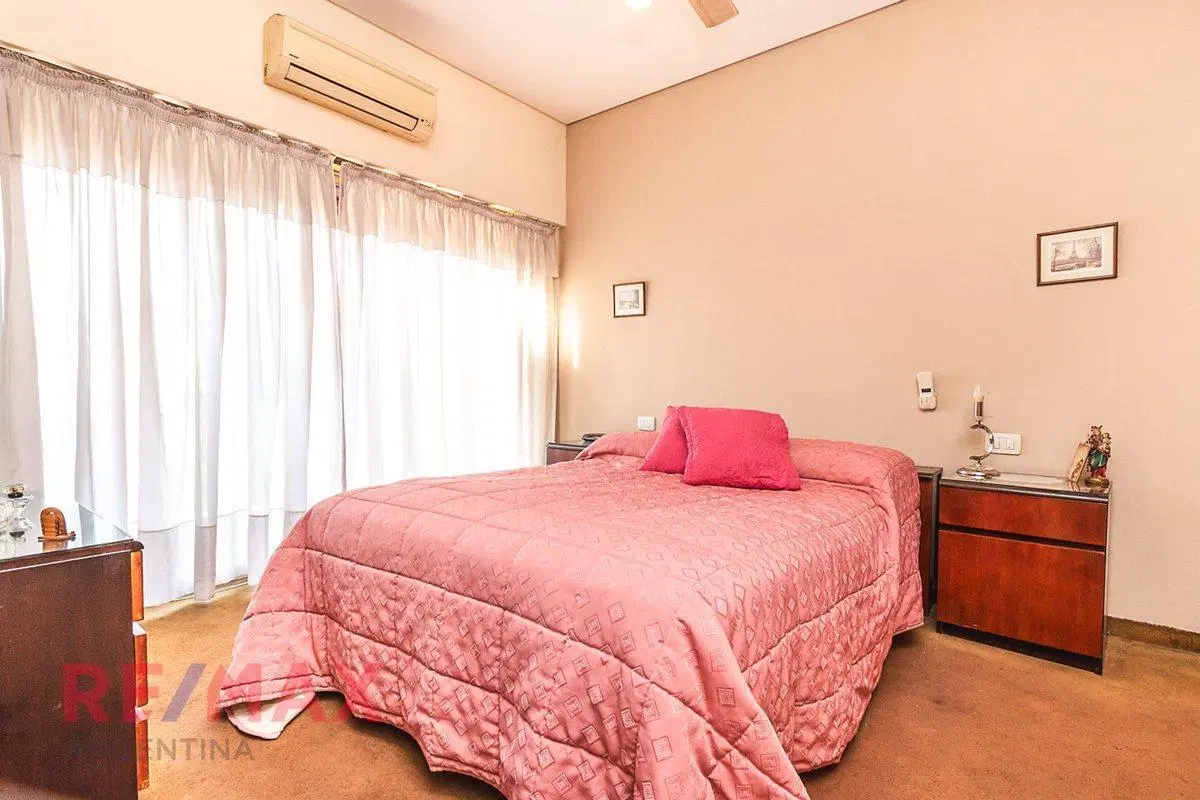 VENTA CASA 4 AMBIENTES CIUDADELA JARDIN COCHERA 2