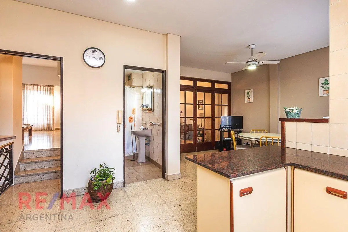VENTA CASA 4 AMBIENTES CIUDADELA JARDIN COCHERA 4