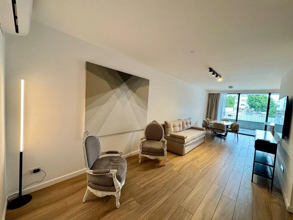VENTA SEMIPISO 4 AMBIENTES CON COCHERA! 2