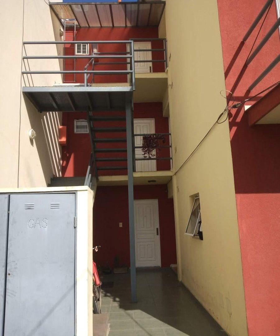 VENTA MONOAMBIENTE CON COCHERA EN MORON