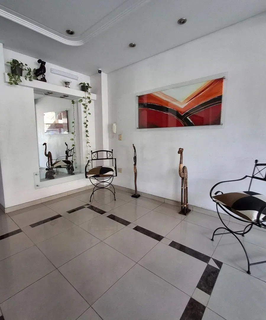 Venta excelente monoambiente con balcon en Flores 3