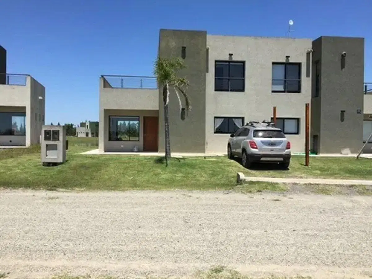 Conominio Casa Country Club La faustina' Brandsen 2