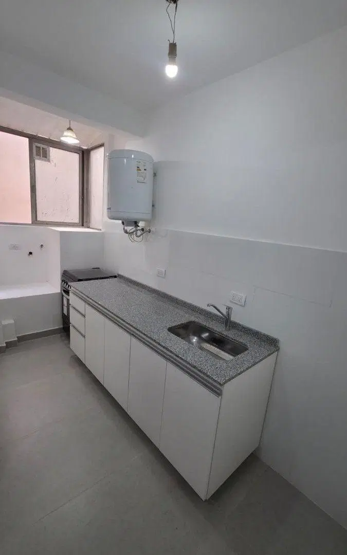 Departamento de 2 amb reciclado en Floresta 4