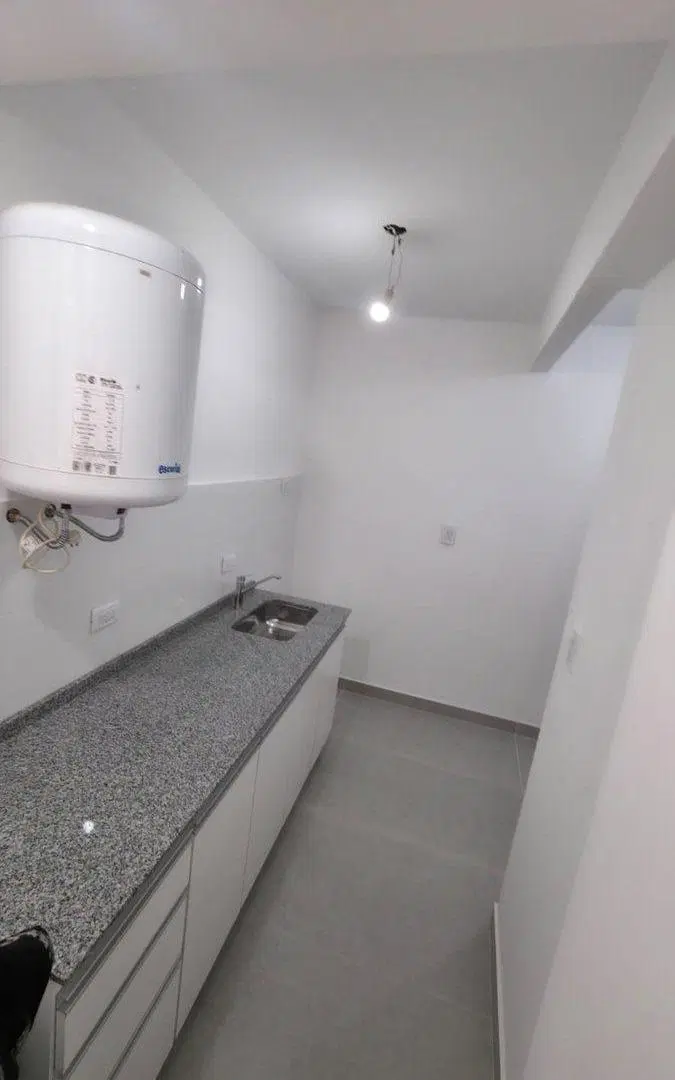 Departamento de 2 amb reciclado en Floresta 8