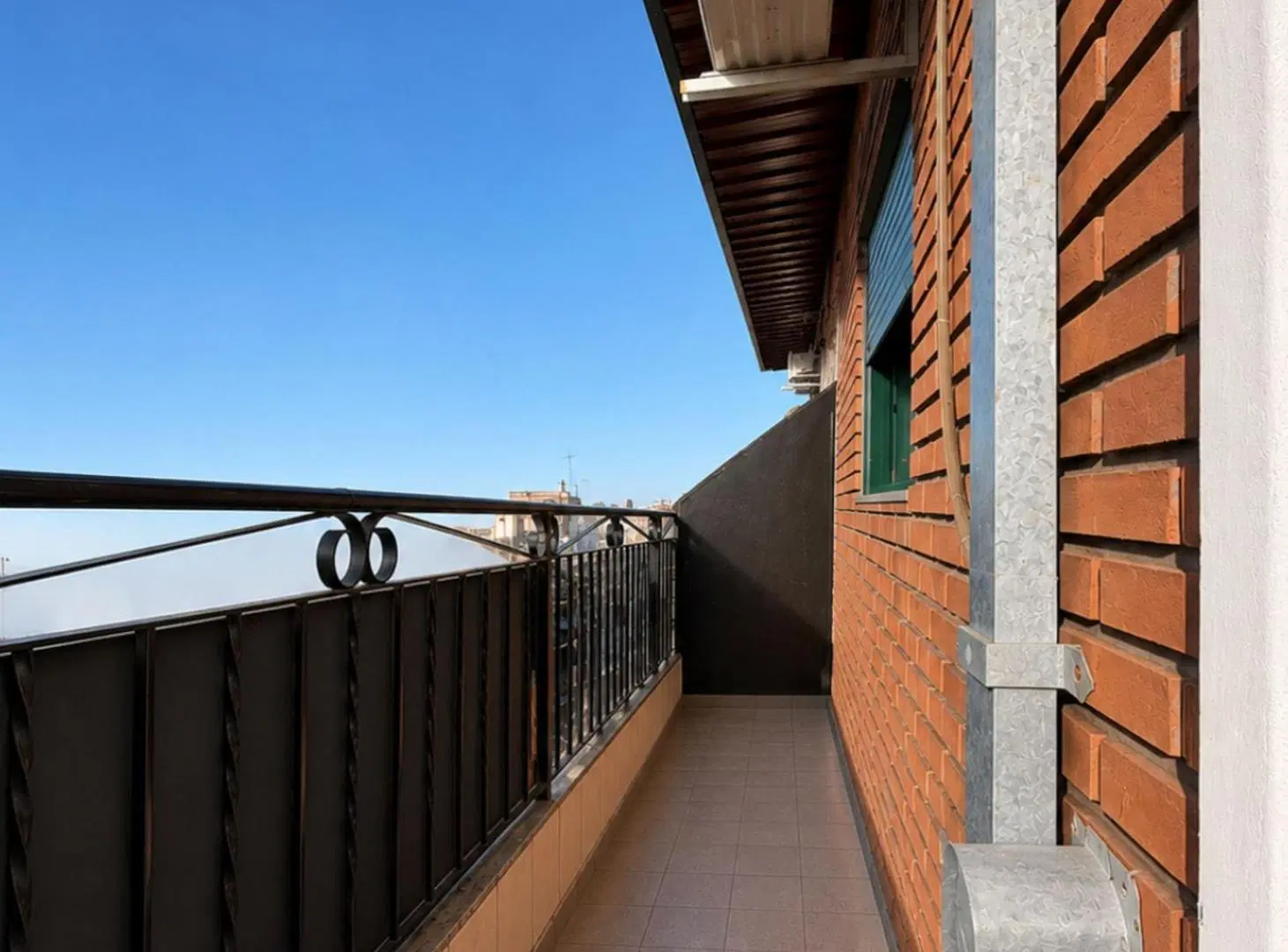VENTA MONOAMBIENTE CON ENTREPISO EN CIUDAD MADERO 3
