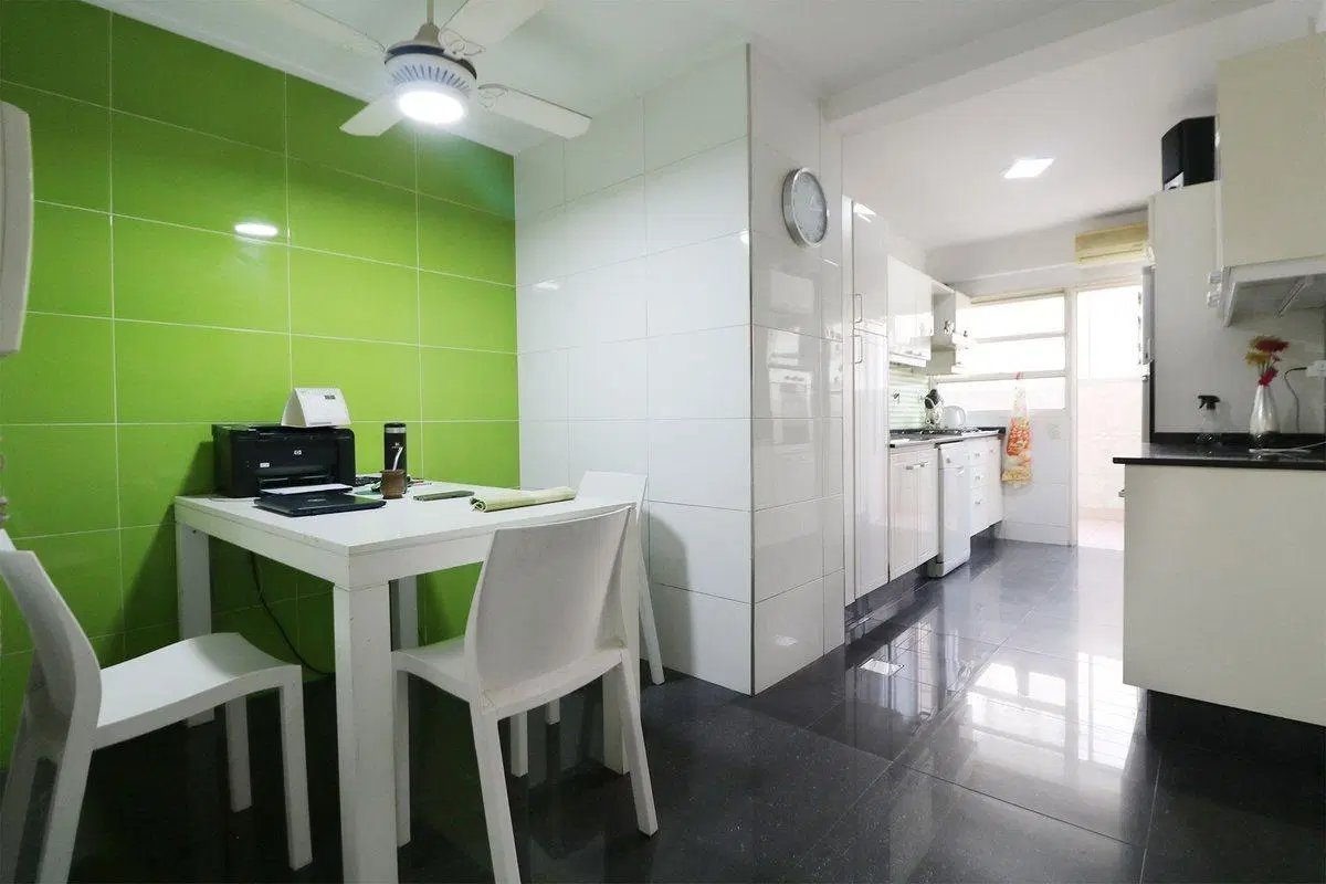 VENTA 4 AMBIENTES + DEPENDENCIA C/ COCHERA FLORES 3