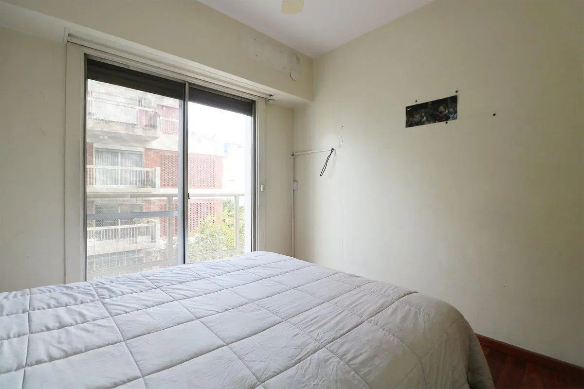 VENTA 4 AMBIENTES + DEPENDENCIA C/ COCHERA FLORES 5