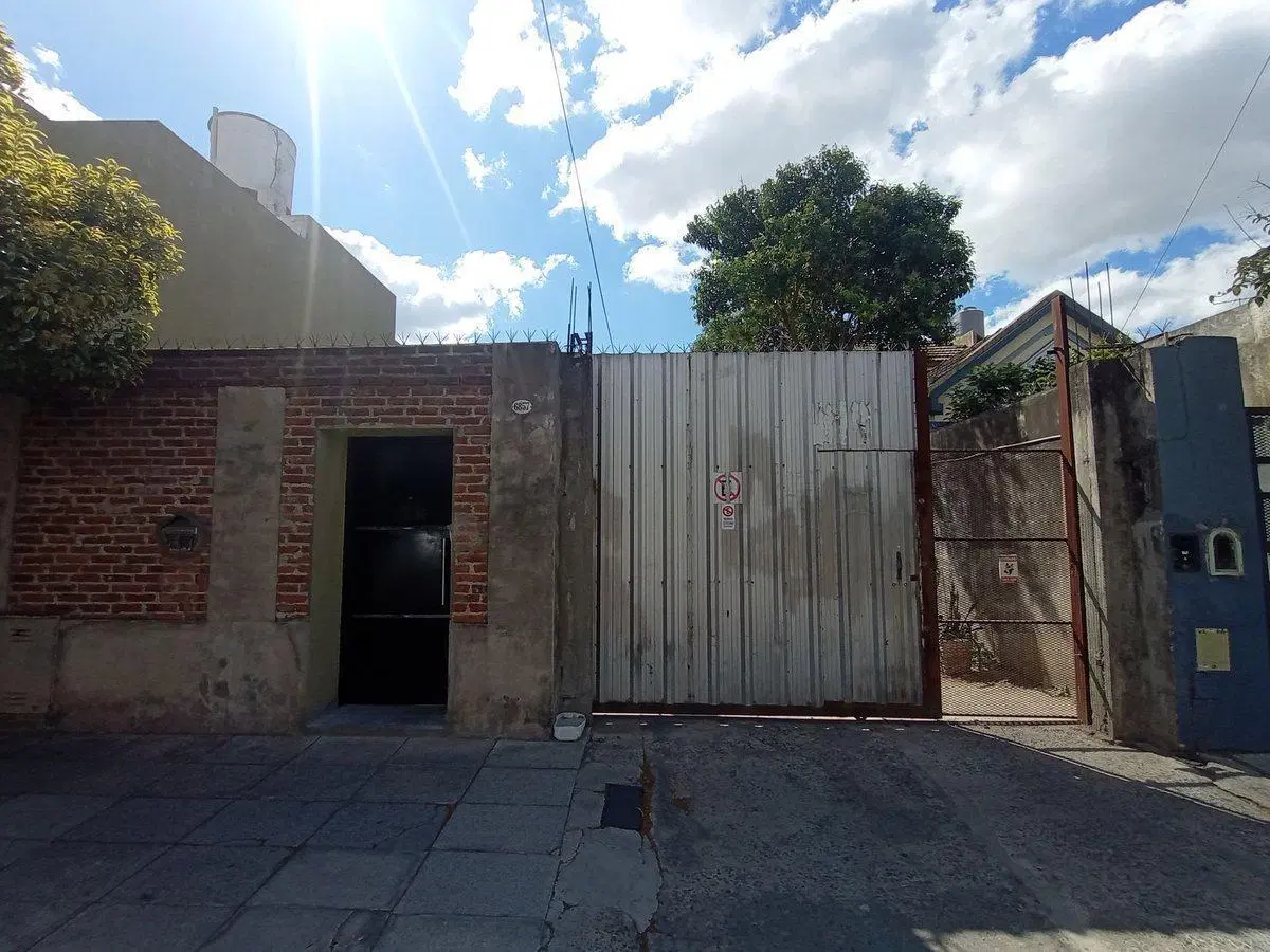 VENTA CASA EN MATADEROS GRAN TERRENO 2